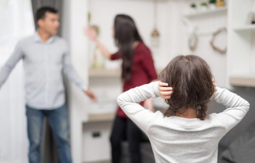 Les violences intra-familiales : accueil et écoute des familles
